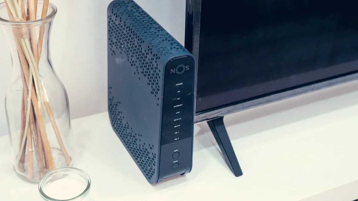 Un boîtier internet et ses voyants.